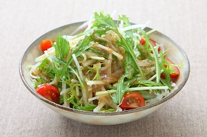 「ミツカンごまぽん」オススメレシピ：大根と水菜の「ごまぽん?」サラダ 