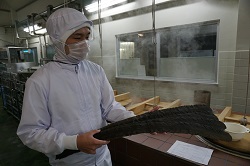 2〜3年寝かせた北海道産の熟成天然真昆布を使用。味付けはたまり醤油と砂糖のみ。