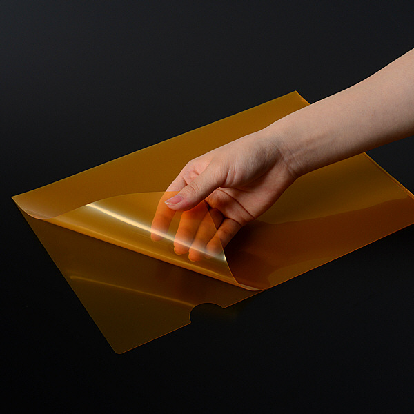 プラス 高透明カラークリアホルダー A4 オレンジ 1箱(600枚) ファイル