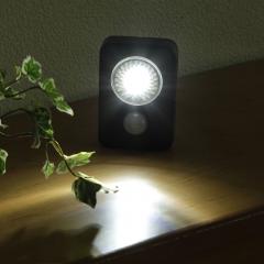 ＜LOHACO＞ センサーライト LED 屋内 乾電池式ハンディタイプ ISL3HN-B ブラック (244569) アイリスオーヤマ画像