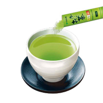 伊藤園の「おーいお茶 さらさら抹茶入り緑茶 スティック」 粉末タイプで手軽においしい。