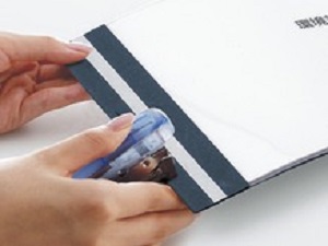コクヨのレポートメーカーは、ホッチキスでとめて貼り付けるだけで簡単製本！